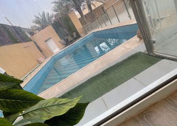 شاليه بمجالس ومسبح خارجي 