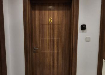 استديو بسرير ماستر وجلسة 