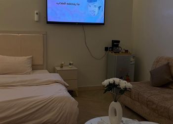 استديو بسرير ماستر وجلسة جانبية 