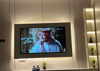 شقة بصالة أنيقة ودخول ذاتي