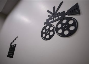 شقة بغرفتين نوم وصالة و سينما