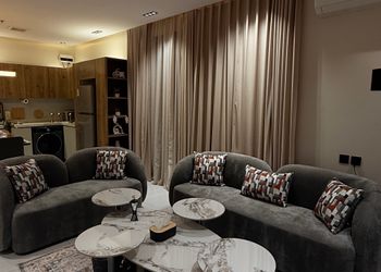 شقة بدخول ذاتي وتصميم أنيق 