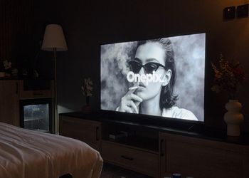 استديو بأثاث مريح وبسيط 