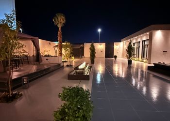 استراحة بمجلس وفناء خارجي 