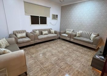 شقة بثلاث غرف نوم وصالة