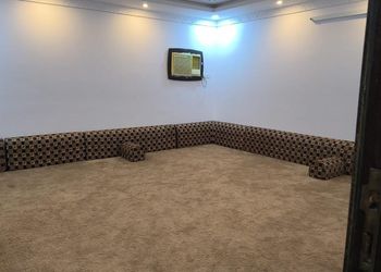 استراحة بصالة جلوس وفناء خارجي