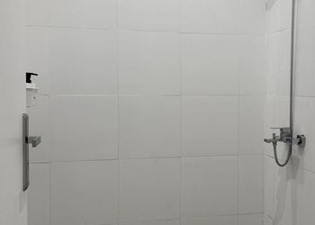 استديو بأثاث مريح وبسيط 