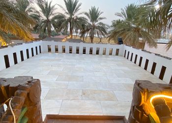 استراحة بمجلس وفناء خارجي 