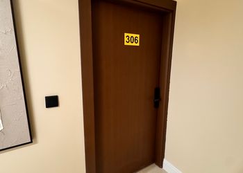 استديو بسرير ماستر وجلسة جانبية
