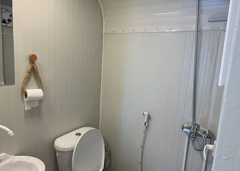 كرفان بمناظر خلابة وجلسة خارجية