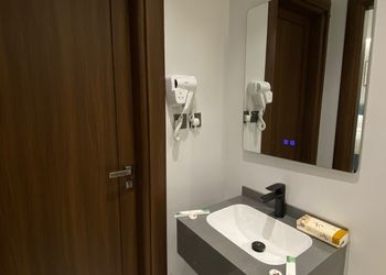 استديو بسرير ماستر وجلسة جانبية