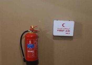 غرفة بأسرة فردية