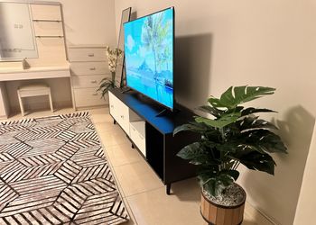 استديو بأثاث مريح وبسيط 