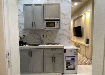 استديو بأثاث مريح وبسيط 
