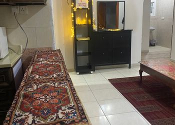 شقة بصالة أنيقة ودخول ذاتي