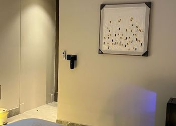 استديو بأثاث مريح وبسيط 