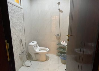 استديو بسرير ماستر وأثاث مريح 