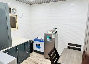شقة بغرفة معيشة وغرفتين نوم 