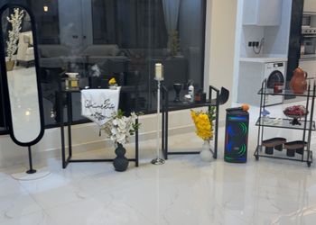 شاليه بمجالس مريحة ومسبح خارجي 
