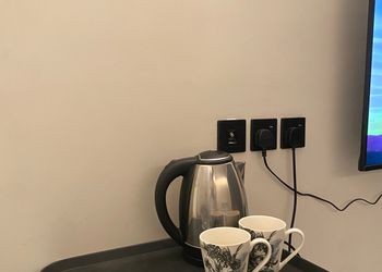 استديو بأثاث مريح وبسيط 