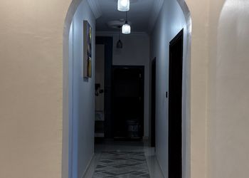 شقة بغرفتين نوم وصالة 