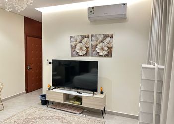 استديو بأثاث مريح وبسيط 