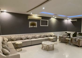 شاليه بمسطح اخضر ومسبح 