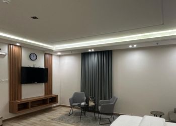 استديو بسرير ماستر وأثاث مريح 