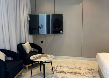 استديو هادئ بسرير ماستر