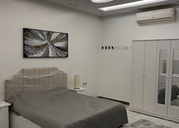 شاليه بمسطح اخضر ومسبح 