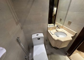 استديو بأثاث مريح وبسيط 