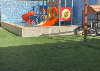 شاليه بمسبح مع العاب اطفال