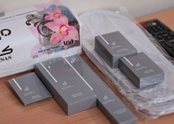 استديو هادئ بأثاث مريح