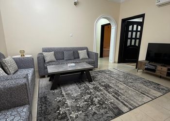 شقة بغرفة جلوس وغرفتين نوم 
