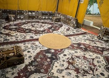 استراحة بجلسة خارجية وأجواء ممتعة 