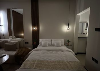 استديو انيق بجلسة خارجية و دخول ذكي