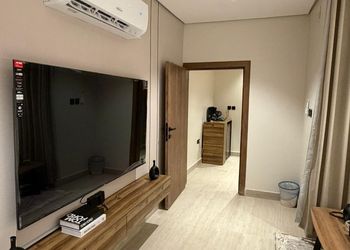 استديو هادئ بسرير ماستر