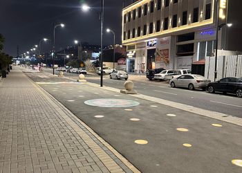 استديو بسرير ماستر وجلسة مريحة 