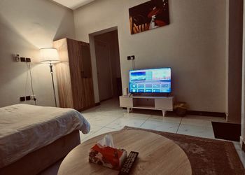 استديو بسرير ماستر وجلسة جانبية