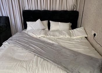 استديو هادئ بسرير ماستر