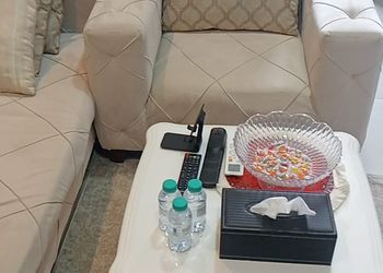 شقة بغرفتين نوم وصالة جلوس 