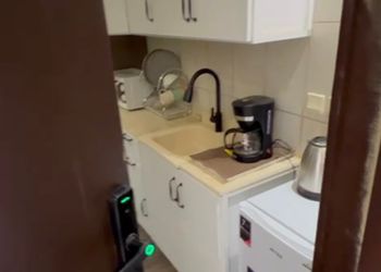 استديو بسرير ماستر وجلسة جانبية
