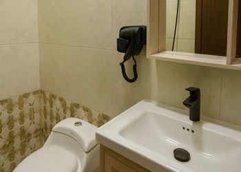شقة بغرفة معيشة وغرفتين نوم 