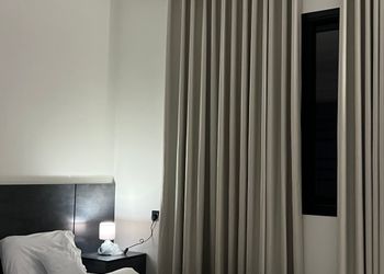 استديو بأثاث مريح وبسيط 