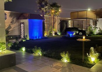 شاليه فاخر بجلسة خارجية ومسبح
