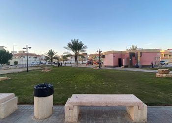 استديو بأثاث مريح وبسيط