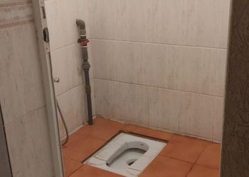 شاليه بجلسة خارجية ومسبح 