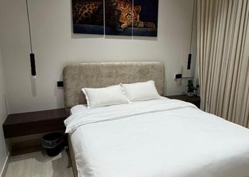 استديو بأثاث مريح وبسيط 