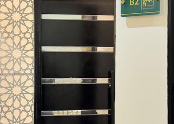 شقة بصالة مريحة وغرفتين نوم 