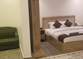 استديو بسرير ماستر وأثاث مريح 